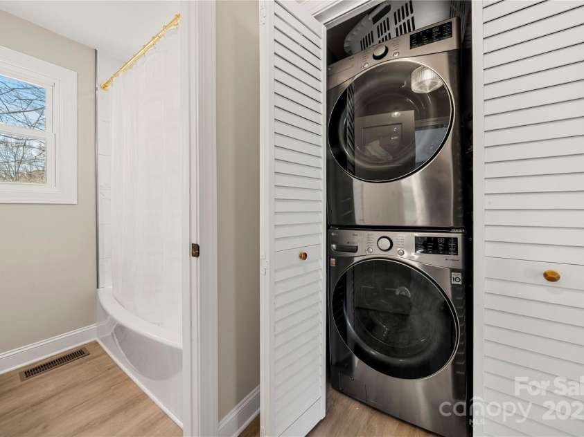 4820 Valley Stream Road, Charlotte, NC 28209.  MLS# CAR4232829, YatesRealty ID 23288. 