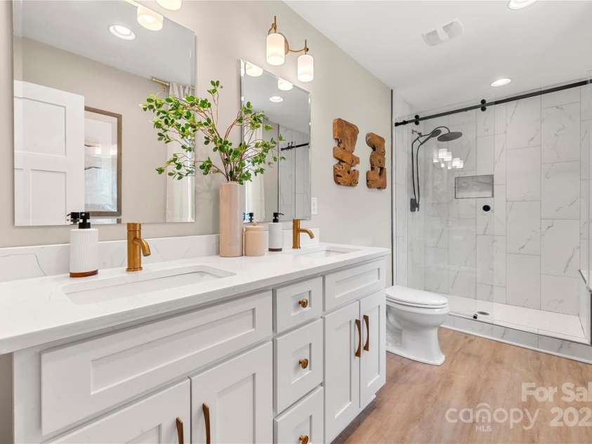 4820 Valley Stream Road, Charlotte, NC 28209.  MLS# CAR4232829, YatesRealty ID 23288. 