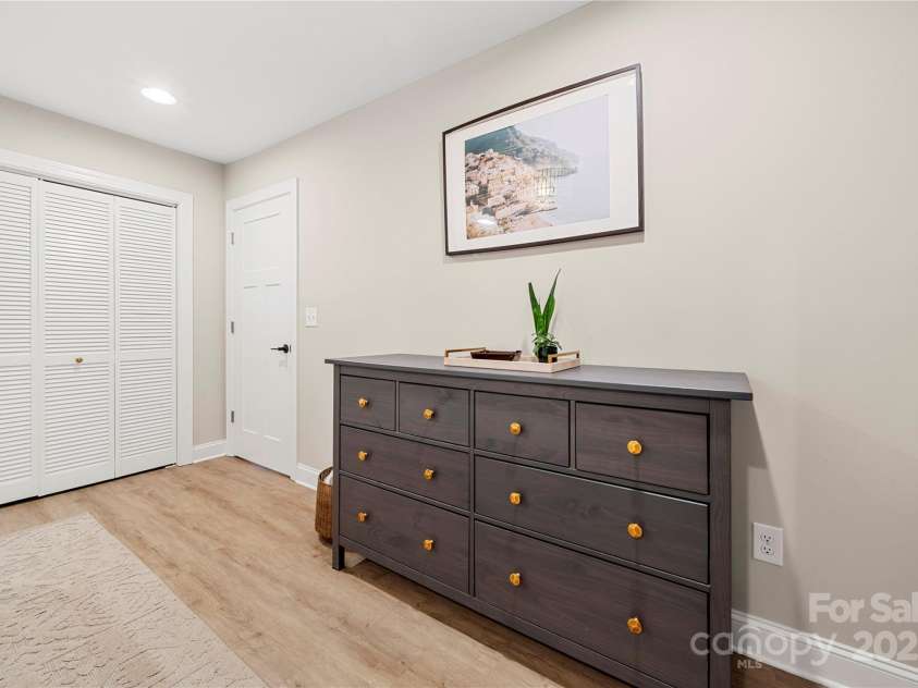 4820 Valley Stream Road, Charlotte, NC 28209.  MLS# CAR4232829, YatesRealty ID 23288. 