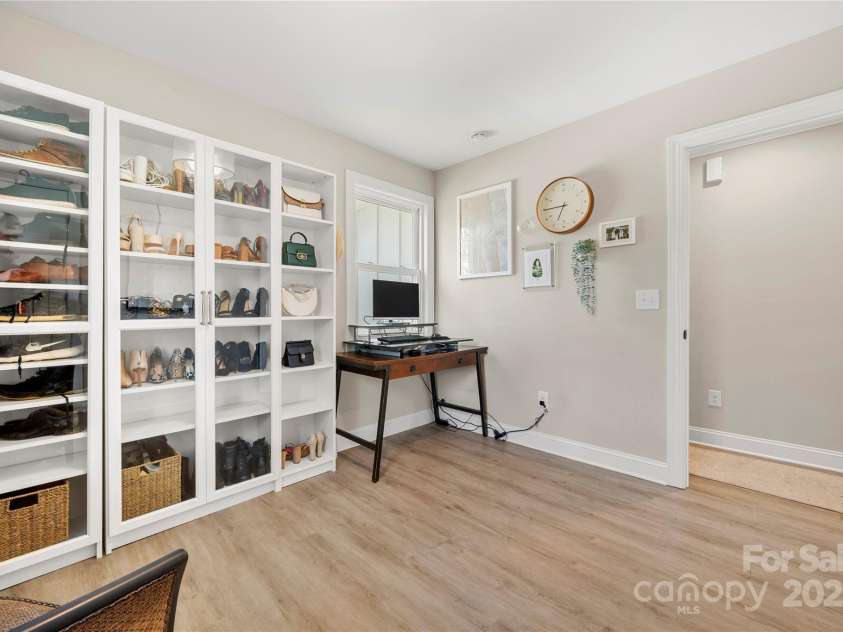 4820 Valley Stream Road, Charlotte, NC 28209.  MLS# CAR4232829, YatesRealty ID 23288. 