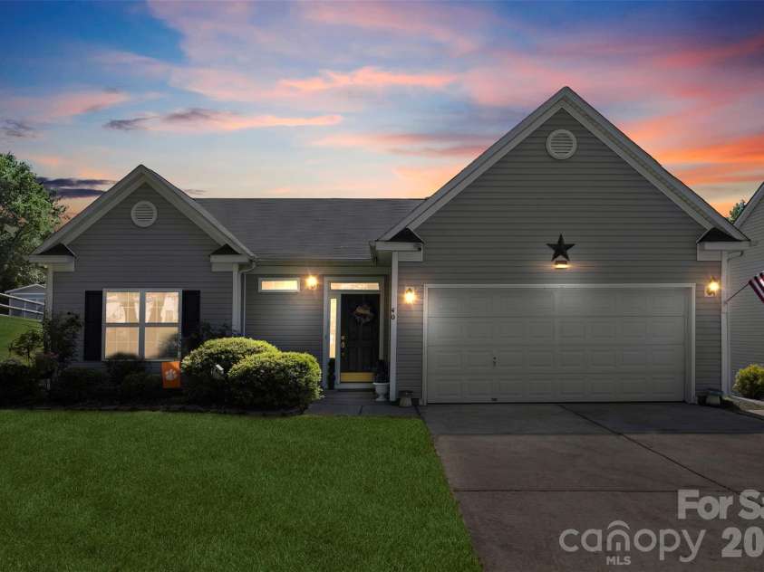 40 Ashton Bluff Circle, Mount Holly, NC 28120.  MLS# CAR4382468, YatesRealty ID 23289. 