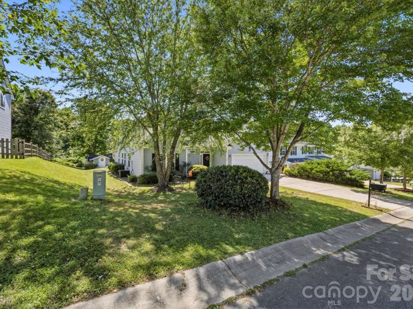 40 Ashton Bluff Circle, Mount Holly, NC 28120.  MLS# CAR4382468, YatesRealty ID 23289. 