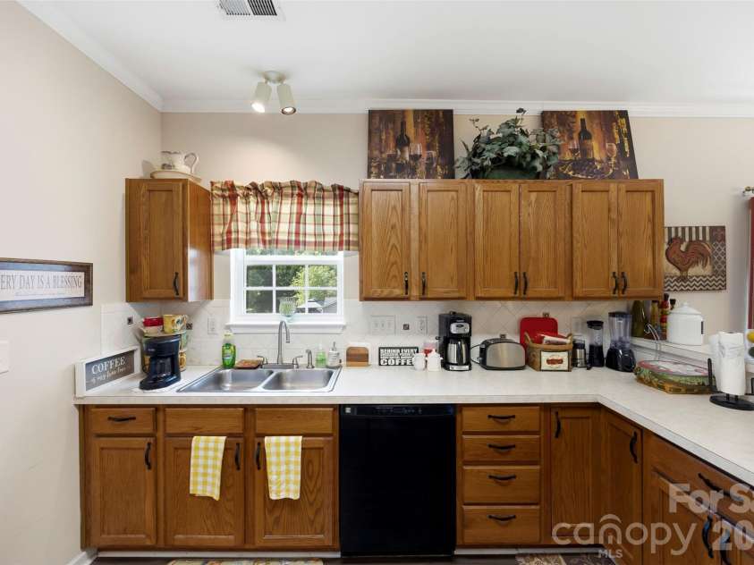 40 Ashton Bluff Circle, Mount Holly, NC 28120.  MLS# CAR4382468, YatesRealty ID 23289. 