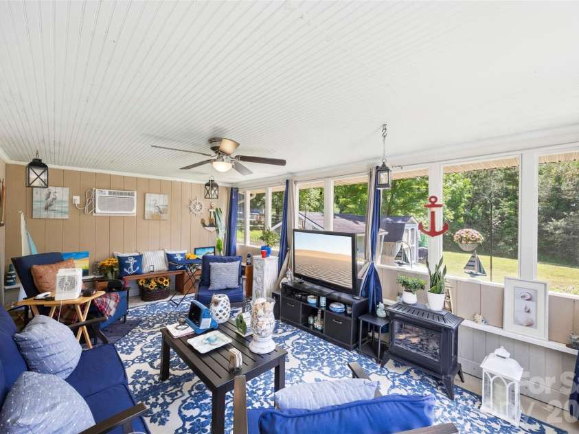 40 Ashton Bluff Circle, Mount Holly, NC 28120.  MLS# CAR4382468, YatesRealty ID 23289. 
