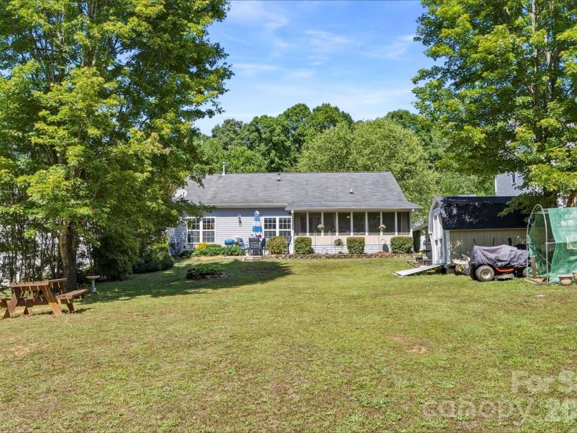 40 Ashton Bluff Circle, Mount Holly, NC 28120.  MLS# CAR4382468, YatesRealty ID 23289. 