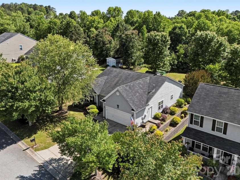 40 Ashton Bluff Circle, Mount Holly, NC 28120.  MLS# CAR4382468, YatesRealty ID 23289. 