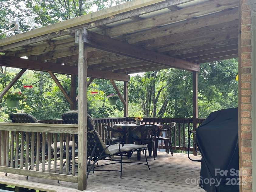433 Leah Drive, Bakersville, NC 28705.  MLS# CAR4275965, YatesRealty ID 23289. 