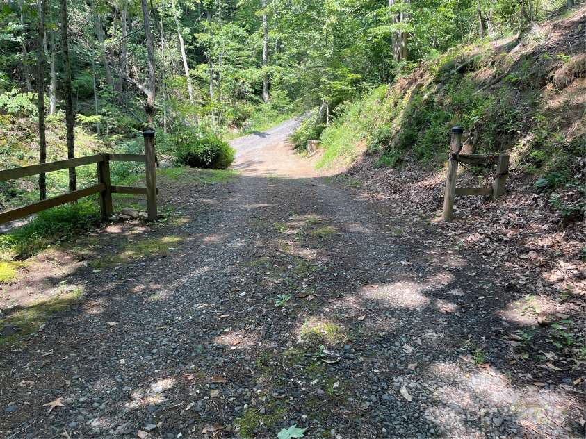 433 Leah Drive, Bakersville, NC 28705.  MLS# CAR4275965, YatesRealty ID 23289. 