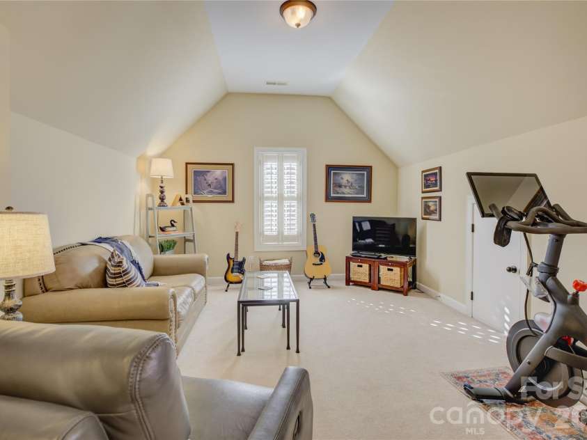 16336 Crystal Downs Lane, Charlotte, NC 28278.  MLS# CAR4335534, YatesRealty ID 2329. 