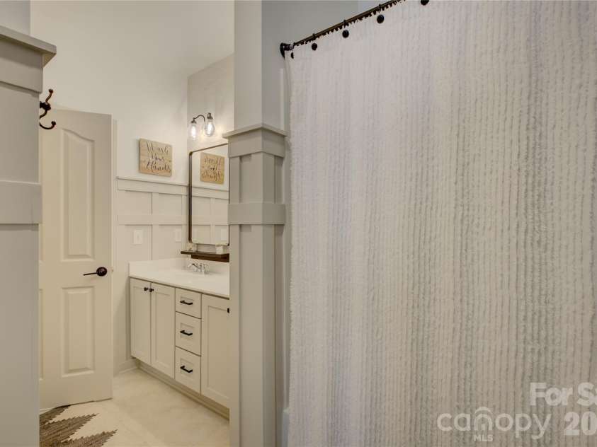 16336 Crystal Downs Lane, Charlotte, NC 28278.  MLS# CAR4335534, YatesRealty ID 2329. 