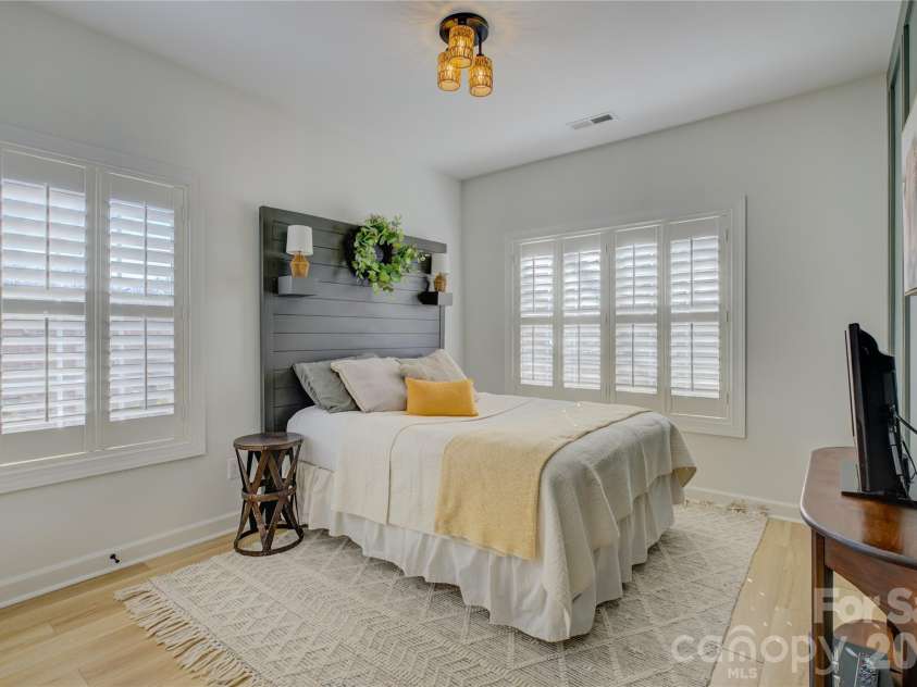 16336 Crystal Downs Lane, Charlotte, NC 28278.  MLS# CAR4335534, YatesRealty ID 2329. 