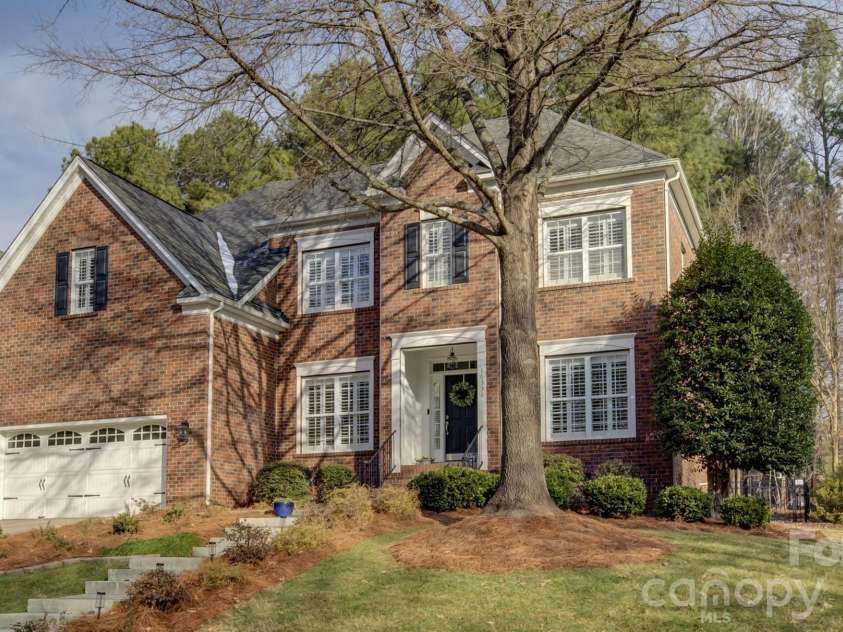 16336 Crystal Downs Lane, Charlotte, NC 28278.  MLS# CAR4335534, YatesRealty ID 2329. Welcome to 16336 Crystal Downs