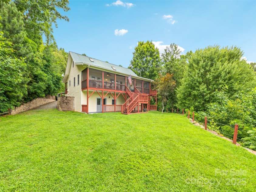 165 Lollis Lane, Bryson City, NC 28713.  MLS# CAR4274948, YatesRealty ID 23290. 