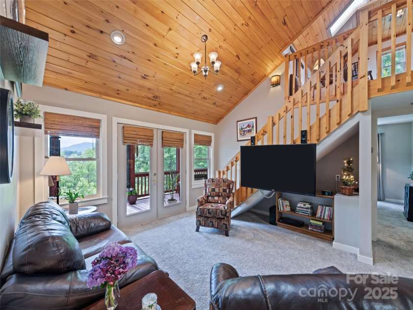 165 Lollis Lane, Bryson City, NC 28713.  MLS# CAR4274948, YatesRealty ID 23290. 