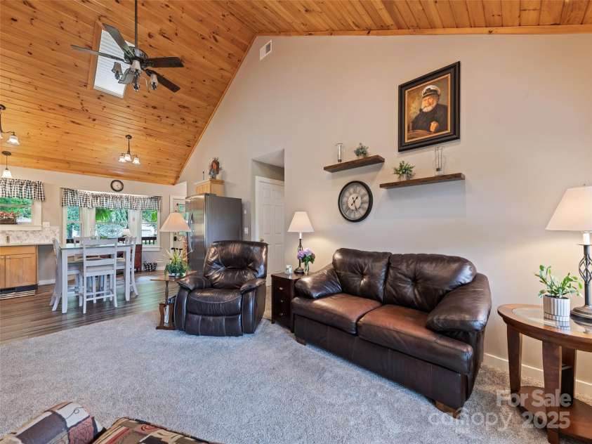 165 Lollis Lane, Bryson City, NC 28713.  MLS# CAR4274948, YatesRealty ID 23290. 