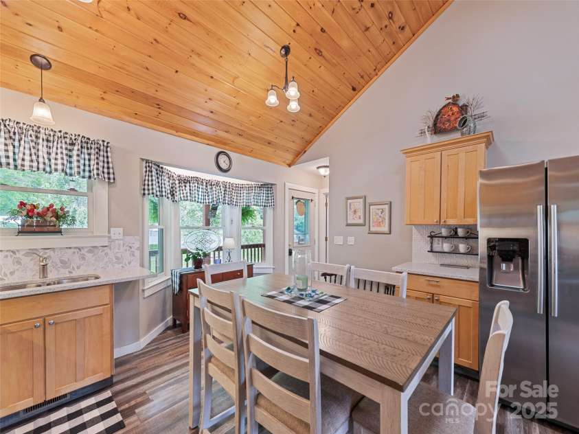 165 Lollis Lane, Bryson City, NC 28713.  MLS# CAR4274948, YatesRealty ID 23290. 