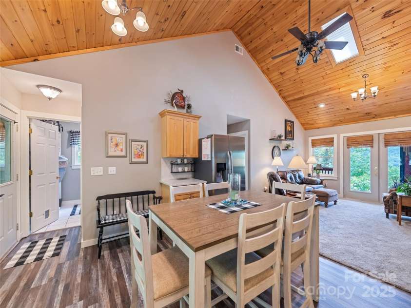 165 Lollis Lane, Bryson City, NC 28713.  MLS# CAR4274948, YatesRealty ID 23290. 