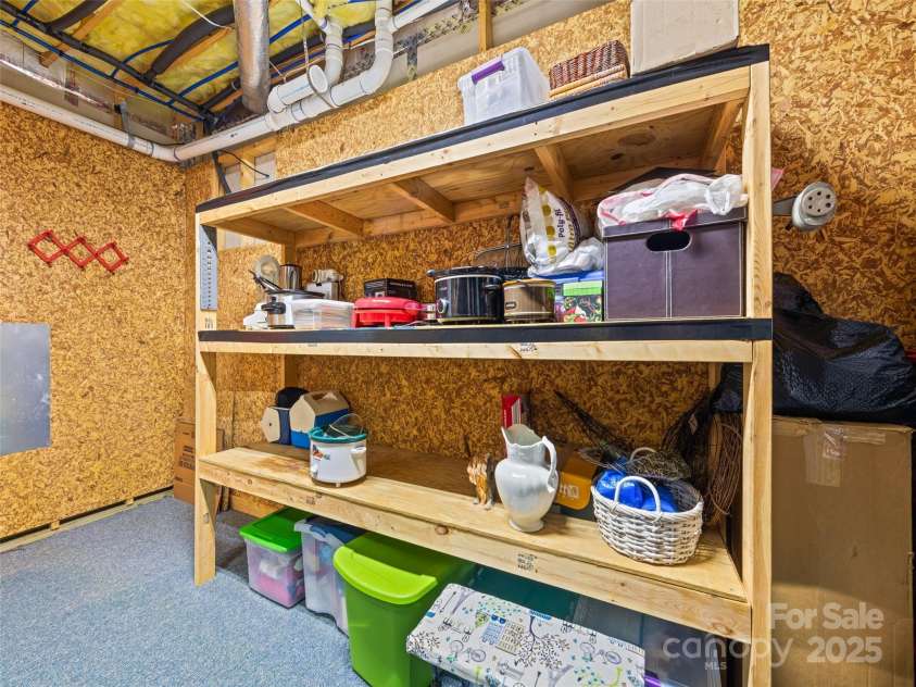 165 Lollis Lane, Bryson City, NC 28713.  MLS# CAR4274948, YatesRealty ID 23290. 