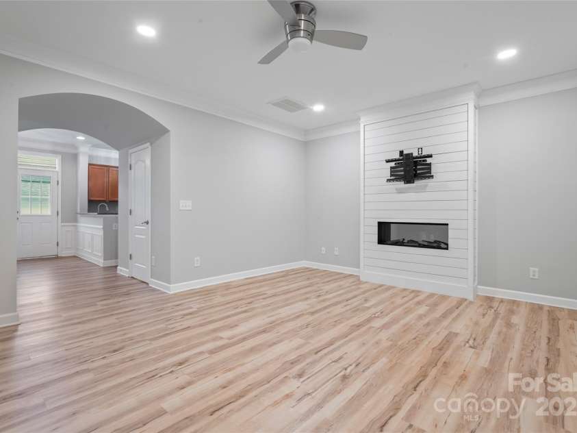 135 Singleton Road, Mooresville, NC 28117.  MLS# CAR4215763, YatesRealty ID 23292. 