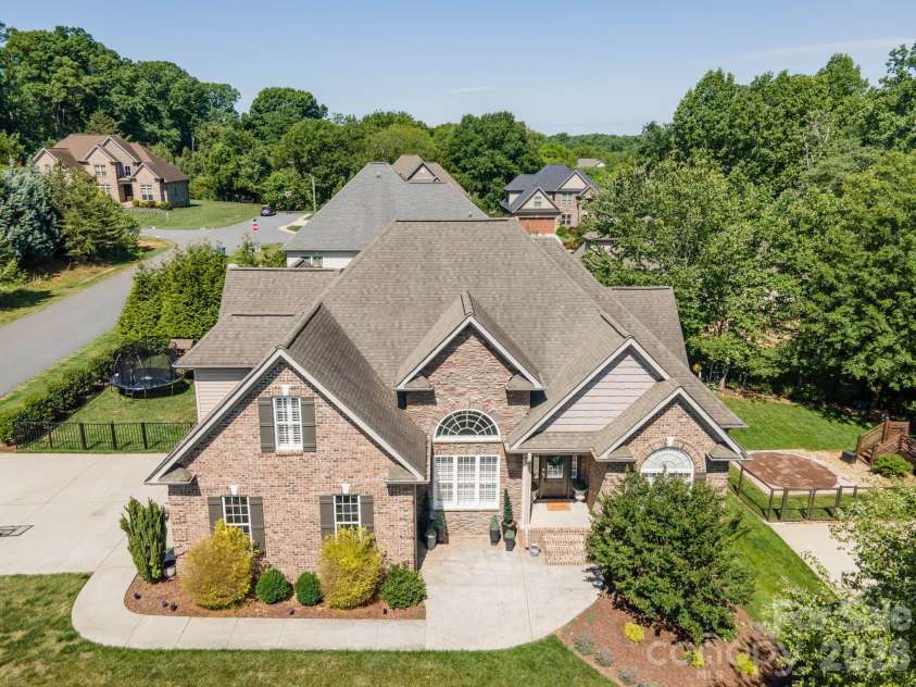 1890 Waterbury Court, Hickory, NC 28602.  MLS# CAR4381498, YatesRealty ID 23292. 