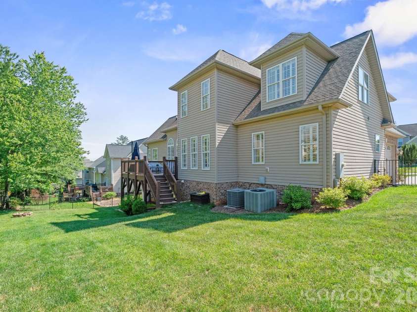 1890 Waterbury Court, Hickory, NC 28602.  MLS# CAR4381498, YatesRealty ID 23292. 