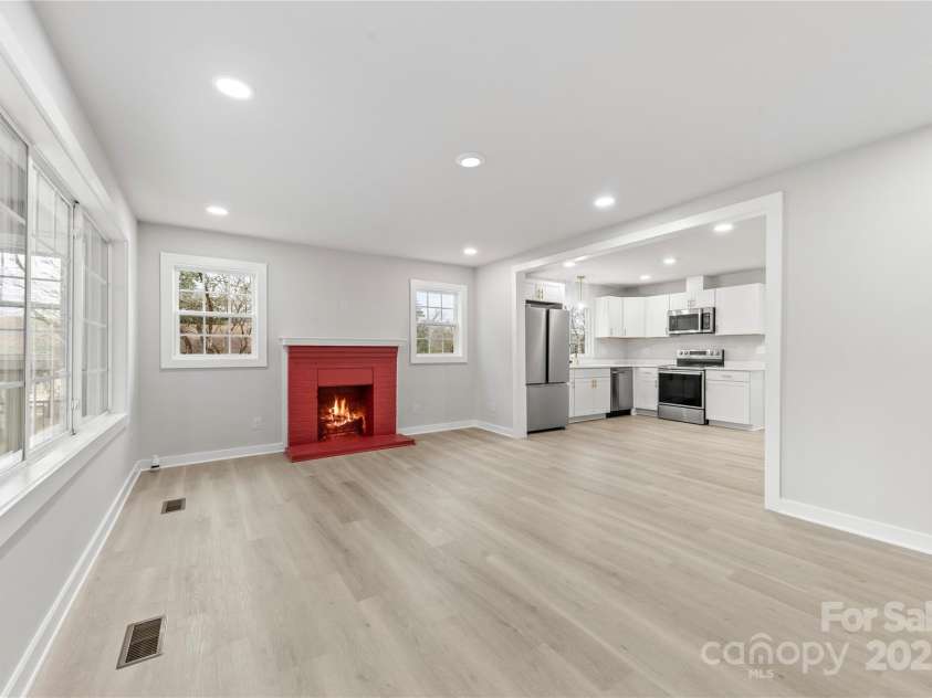 723 Wood Street, Statesville, NC 28677.  MLS# CAR4221397, YatesRealty ID 23293. 
