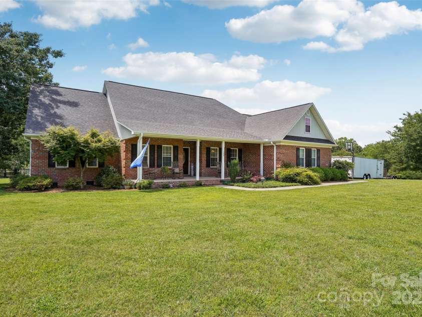 105 Gold Run Court, Kings Mountain, NC 28086.  MLS# CAR4264016, YatesRealty ID 23294. 