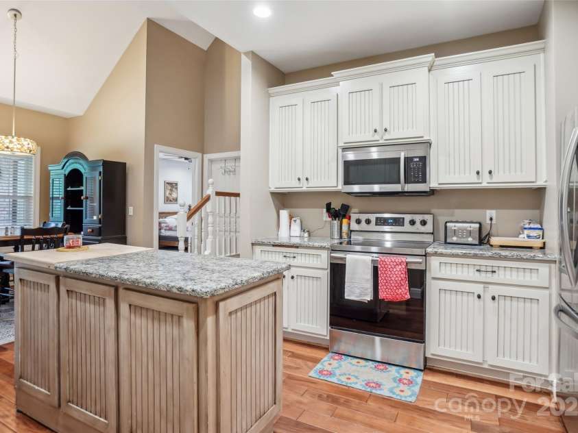 105 Gold Run Court, Kings Mountain, NC 28086.  MLS# CAR4264016, YatesRealty ID 23294. 