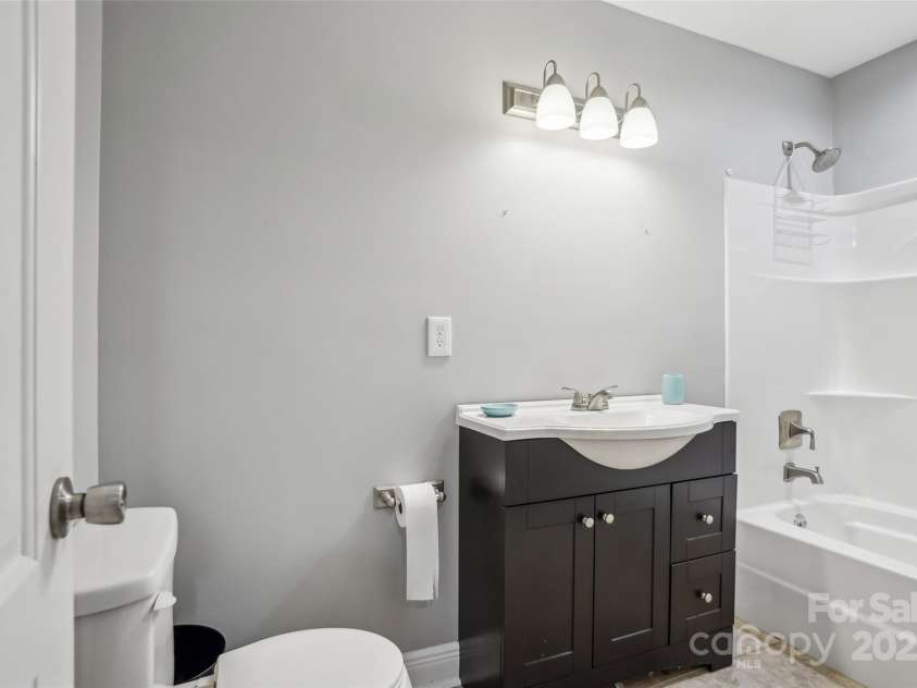 105 Gold Run Court, Kings Mountain, NC 28086.  MLS# CAR4264016, YatesRealty ID 23294. 