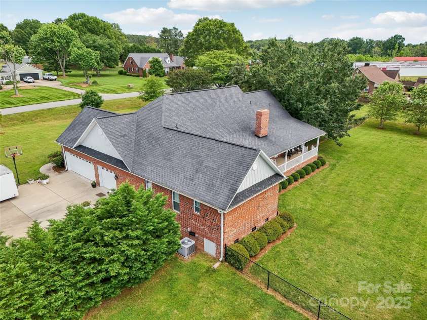 105 Gold Run Court, Kings Mountain, NC 28086.  MLS# CAR4264016, YatesRealty ID 23294. 