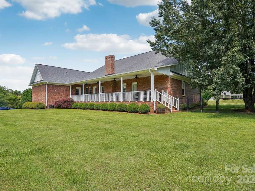 105 Gold Run Court, Kings Mountain, NC 28086.  MLS# CAR4264016, YatesRealty ID 23294. 