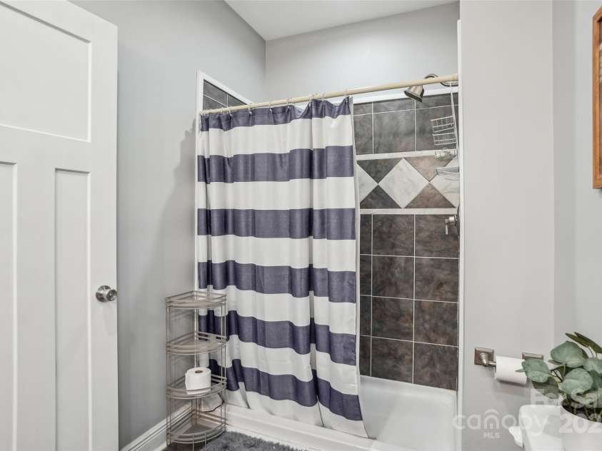 105 Gold Run Court, Kings Mountain, NC 28086.  MLS# CAR4264016, YatesRealty ID 23294. 