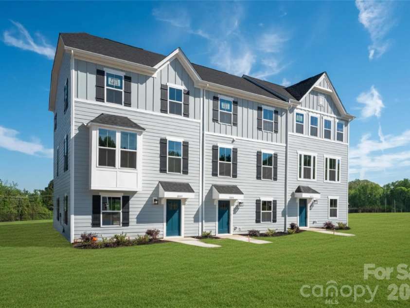 6004 Blue Ridge Oak Road, Charlotte, NC 28278.  MLS# CAR4337440, YatesRealty ID 23296. 
