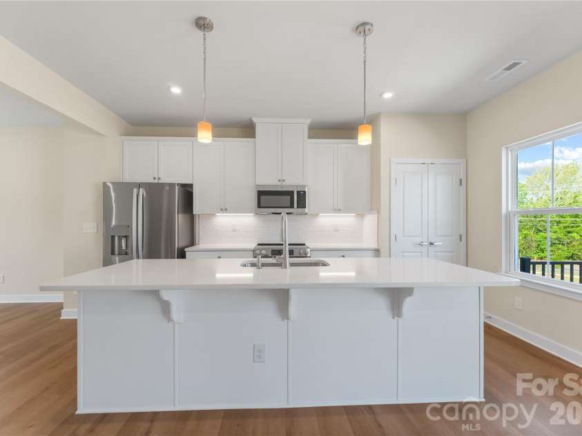 6004 Blue Ridge Oak Road, Charlotte, NC 28278.  MLS# CAR4337440, YatesRealty ID 23296. 