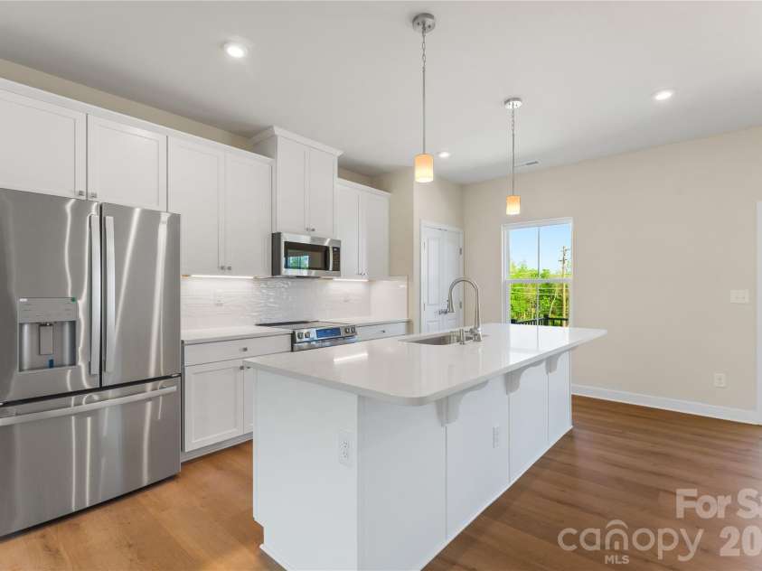 6004 Blue Ridge Oak Road, Charlotte, NC 28278.  MLS# CAR4337440, YatesRealty ID 23296. 