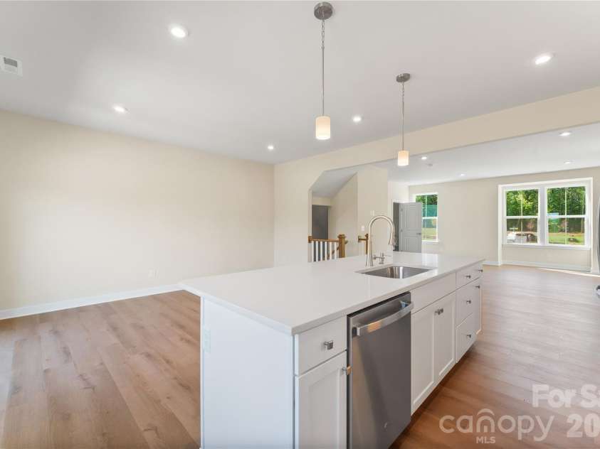 6004 Blue Ridge Oak Road, Charlotte, NC 28278.  MLS# CAR4337440, YatesRealty ID 23296. 