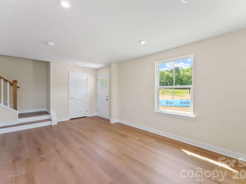 6004 Blue Ridge Oak Road, Charlotte, NC 28278.  MLS# CAR4337440, YatesRealty ID 23296. 