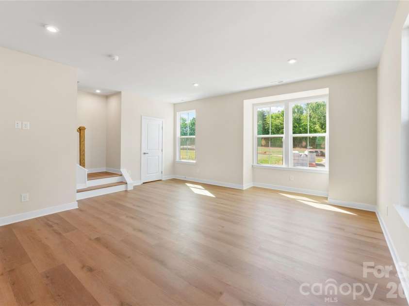 6004 Blue Ridge Oak Road, Charlotte, NC 28278.  MLS# CAR4337440, YatesRealty ID 23296. 
