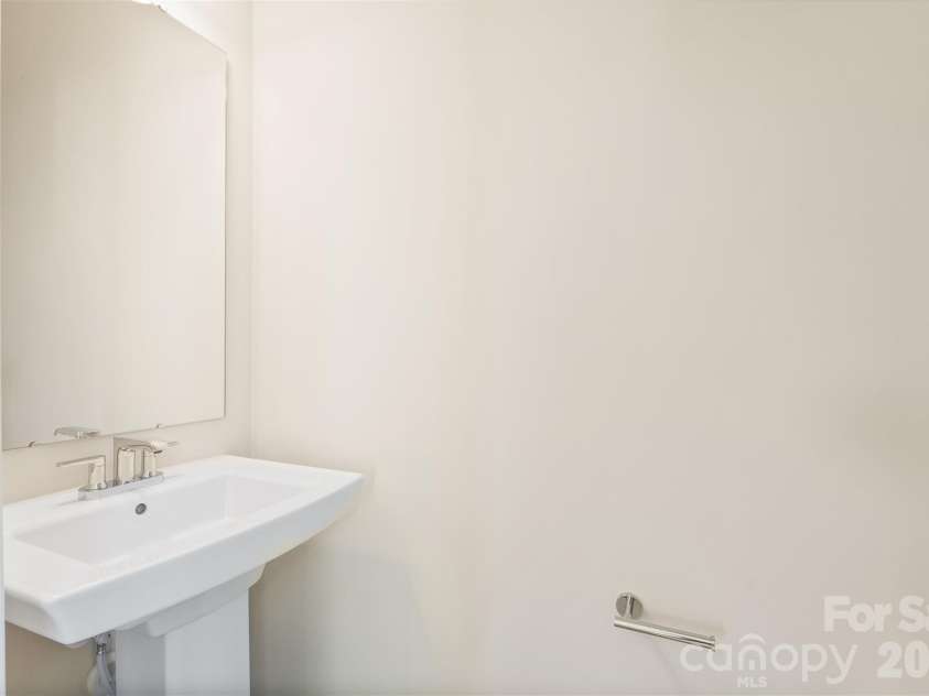 6004 Blue Ridge Oak Road, Charlotte, NC 28278.  MLS# CAR4337440, YatesRealty ID 23296. 