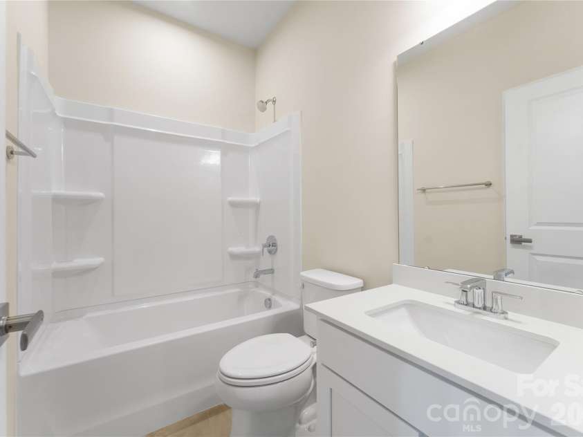 6004 Blue Ridge Oak Road, Charlotte, NC 28278.  MLS# CAR4337440, YatesRealty ID 23296. 