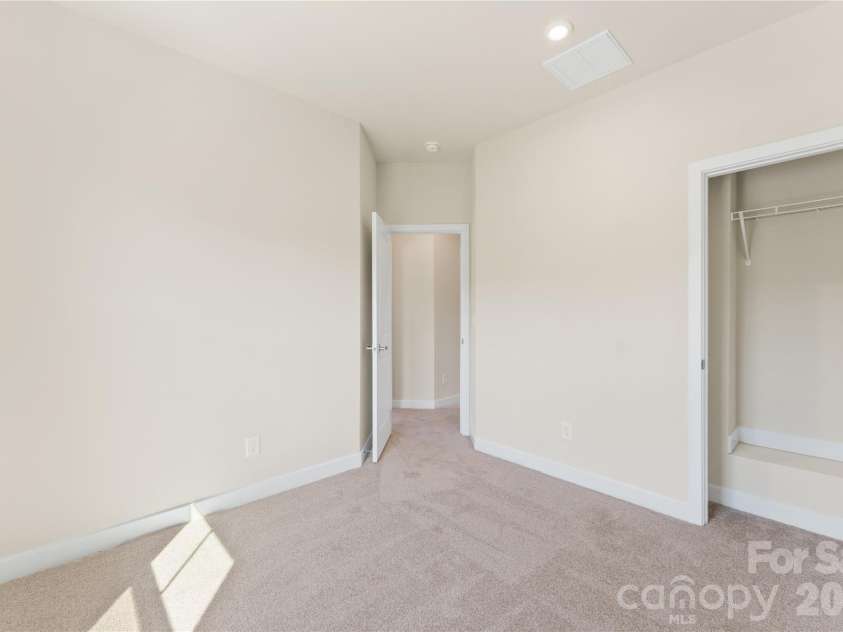 6004 Blue Ridge Oak Road, Charlotte, NC 28278.  MLS# CAR4337440, YatesRealty ID 23296. 