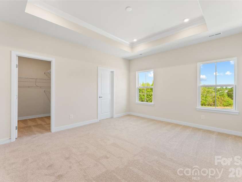 6004 Blue Ridge Oak Road, Charlotte, NC 28278.  MLS# CAR4337440, YatesRealty ID 23296. 