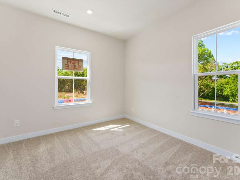 6004 Blue Ridge Oak Road, Charlotte, NC 28278.  MLS# CAR4337440, YatesRealty ID 23296. 