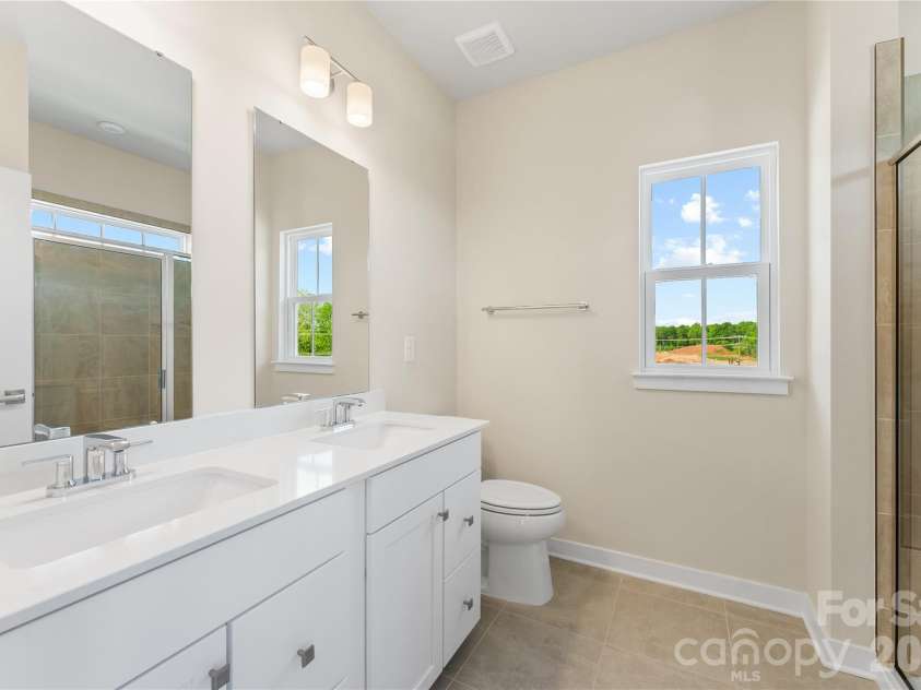 6004 Blue Ridge Oak Road, Charlotte, NC 28278.  MLS# CAR4337440, YatesRealty ID 23296. 