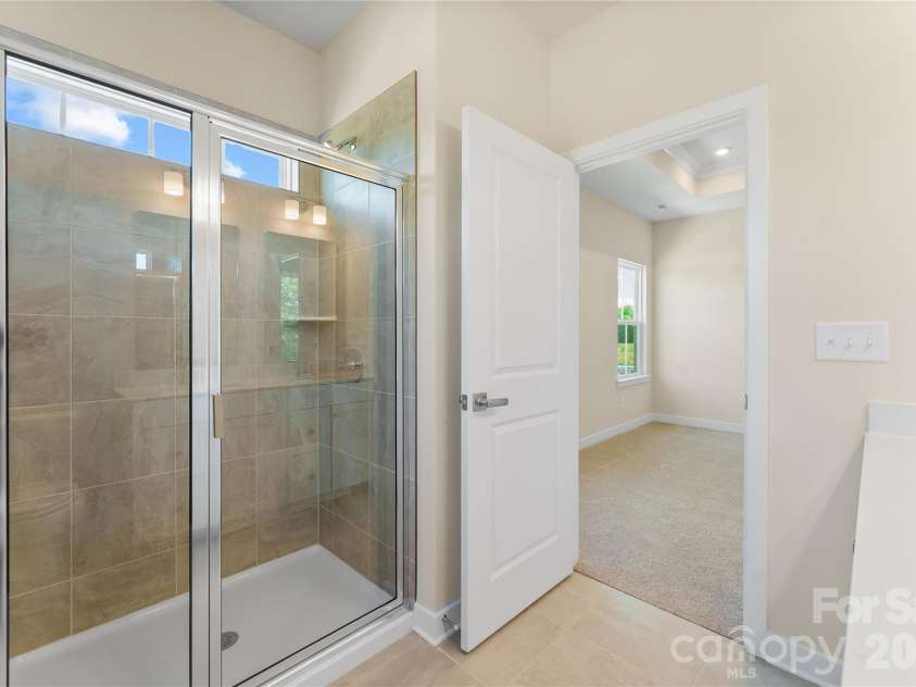 6004 Blue Ridge Oak Road, Charlotte, NC 28278.  MLS# CAR4337440, YatesRealty ID 23296. 