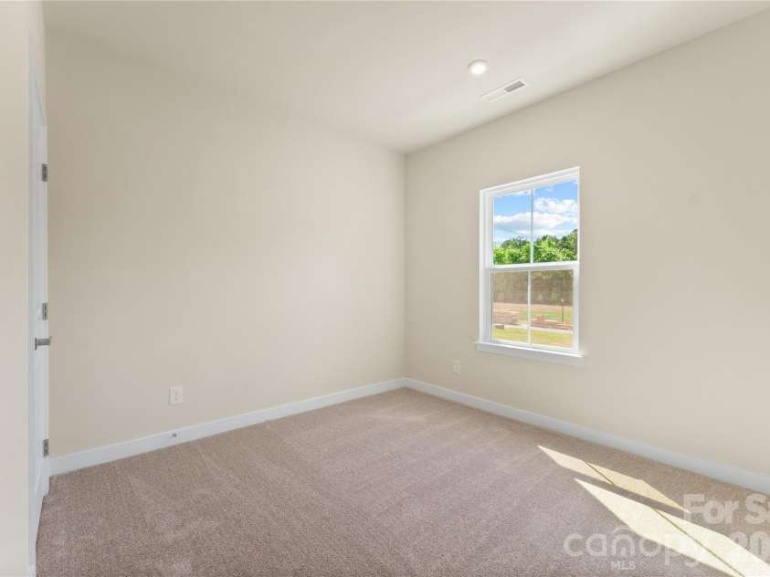 6004 Blue Ridge Oak Road, Charlotte, NC 28278.  MLS# CAR4337440, YatesRealty ID 23296. 