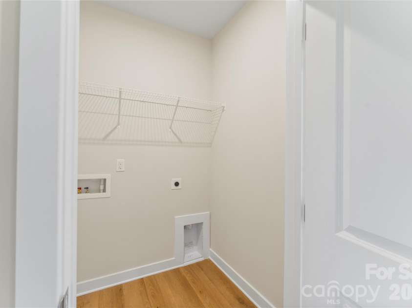 6004 Blue Ridge Oak Road, Charlotte, NC 28278.  MLS# CAR4337440, YatesRealty ID 23296. 