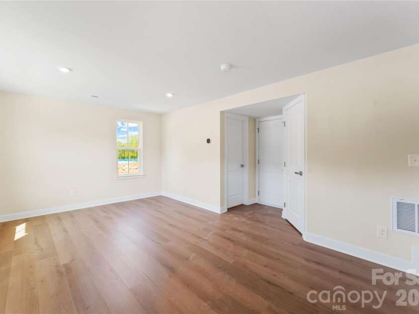 6004 Blue Ridge Oak Road, Charlotte, NC 28278.  MLS# CAR4337440, YatesRealty ID 23296. 