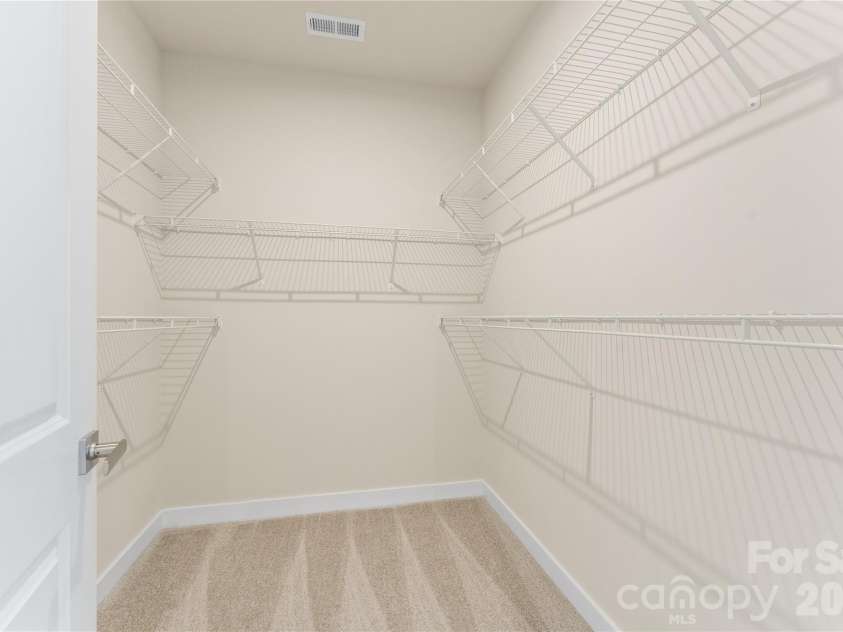 6004 Blue Ridge Oak Road, Charlotte, NC 28278.  MLS# CAR4337440, YatesRealty ID 23296. 