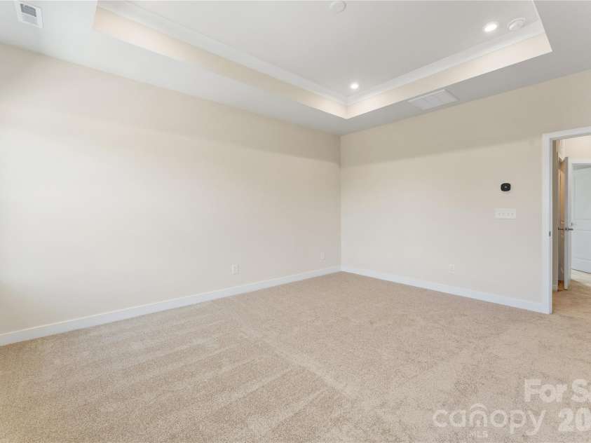 6004 Blue Ridge Oak Road, Charlotte, NC 28278.  MLS# CAR4337440, YatesRealty ID 23296. 
